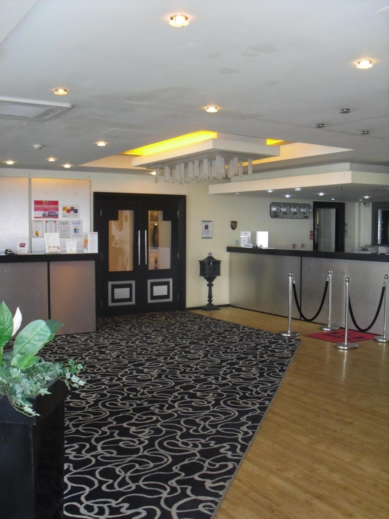 ทิฟฟานี่ส์ โฮเต็ล Hotel แบล็คพูล ภายนอก รูปภาพ