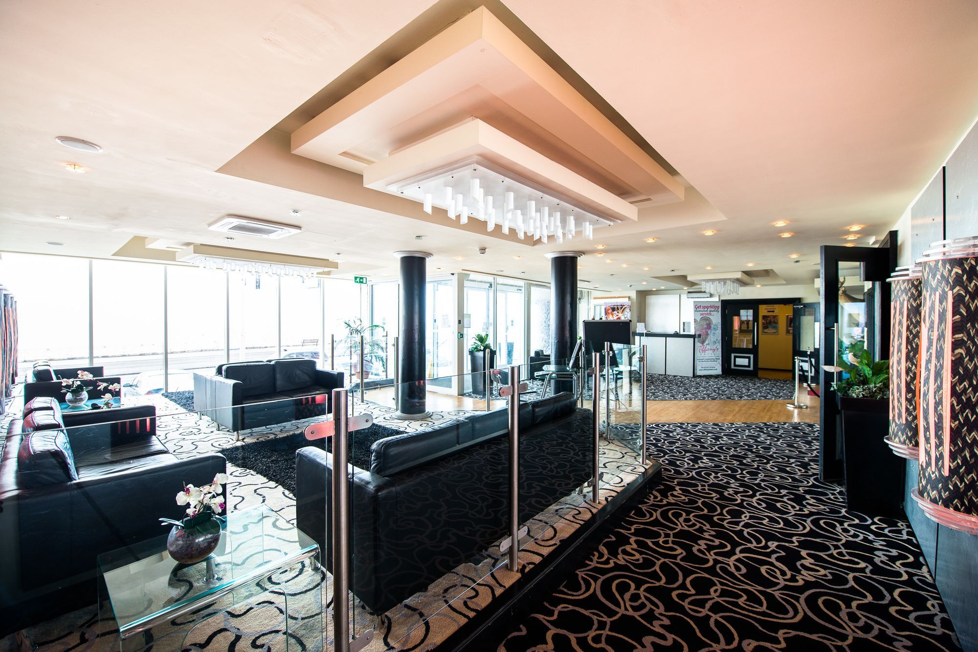 ทิฟฟานี่ส์ โฮเต็ล Hotel แบล็คพูล ภายนอก รูปภาพ